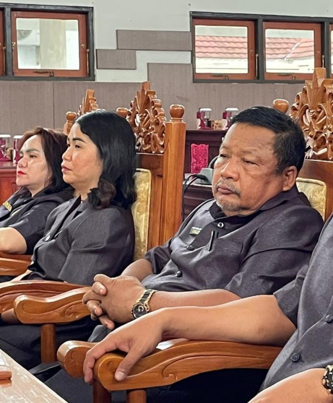 
					Anggota DPRD Gumas Singong