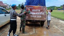 FOTO : Suasana saat pengawalan pergeseran logistik Pilkada menuju KPU Katingan. 