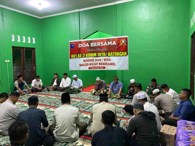 
					FOTO : Suasana Kegiatan Doa Bersama di Mushola Kodim 1019/ Katingan setempat, Jumat 6 Desember 2024