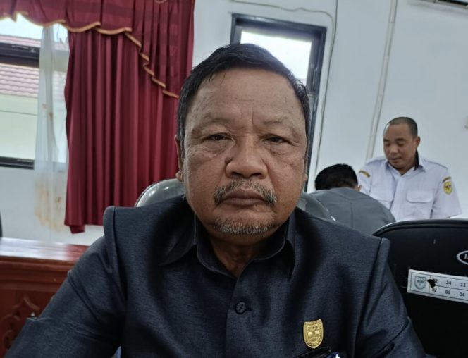 
					FOTO : Anggota DPRD Gumas Singong.