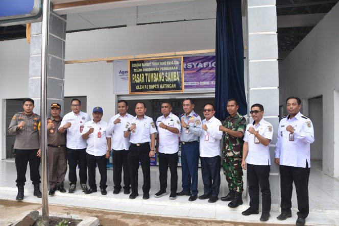 
					FOTO : Pj Bupati Katingan Sutoyo, saat kegiatan peresmian Bangunan Pasar Tumbang Samba, Kecamatan Katingan Tengah.