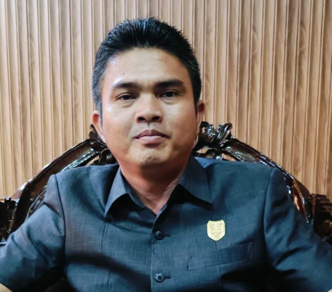 
					FOTO : Ketua DPRD Gumas Binartha.