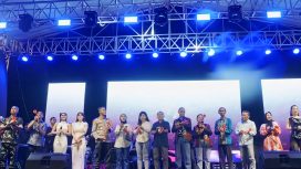 FOTO : Pj Bupati Katingan Sutoyo dan jajaran serta unsur Forkompinda saat menyambut tahun Baru 2025, di Stadion Sport Center Kota Kasongan.