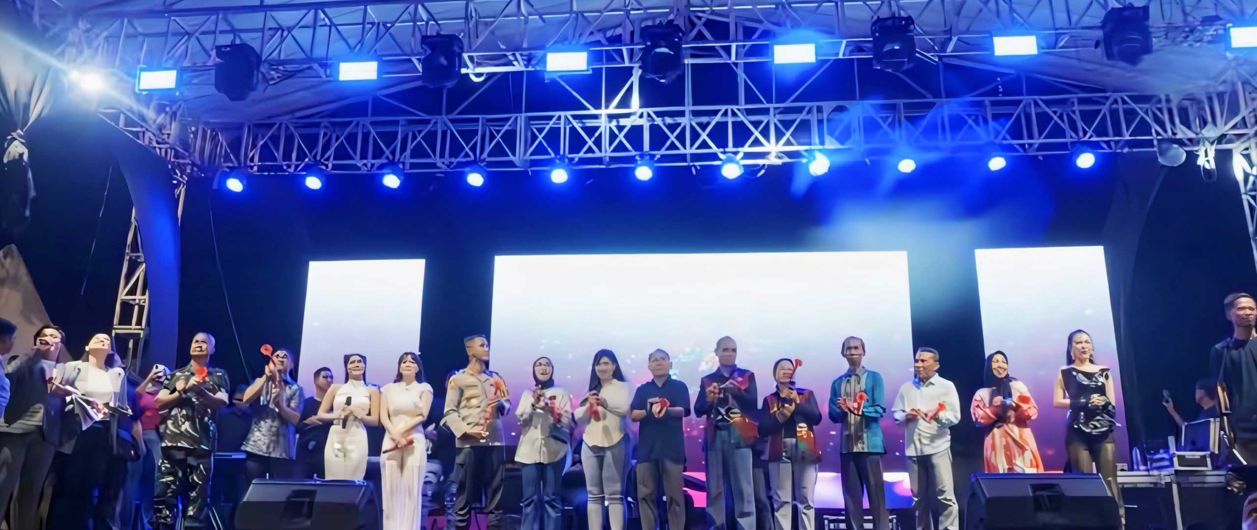 FOTO : Pj Bupati Katingan Sutoyo dan jajaran serta unsur Forkompinda saat menyambut tahun Baru 2025, di Stadion Sport Center Kota Kasongan.