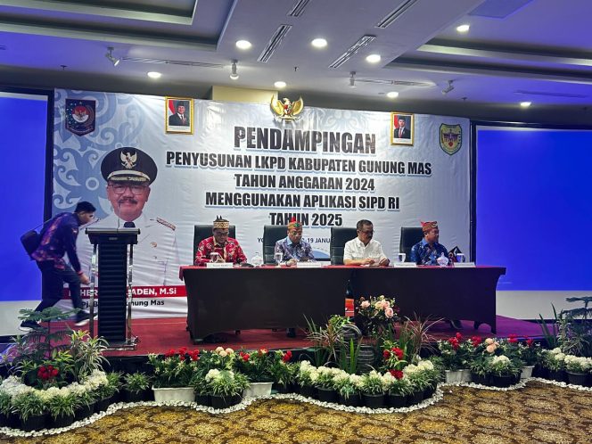 
					PENDAMPINGAN : Pj Bupati Gumas Herson B Aden bersama narasumber dari Kemendagri, menghadiri kegiatan pendampingan penyusunan LKPD tahun anggaran 2024, dengan menggunakan aplikasi SIPD RI tahun 2025, Sabtu, 18 Januari 2025.
