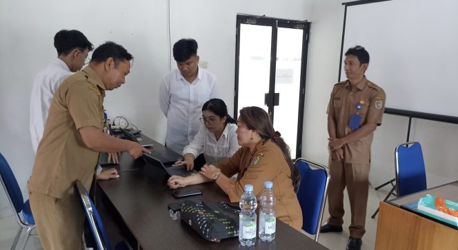 
					FOTO : Direktur BLUD RSUD beserta jajaran mendatangi Diskominfostandi Katingan dalam rangka pembuatan TTE