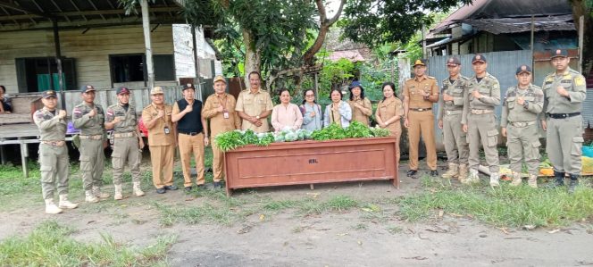 
					FOTO : Staf Ahli Bupati Katingan Bidang Kesejahteraan Masyarakat dan SDM, Imanuel saat kegiatan GPM di Lapangan Gagah Lurus Kasongan. 