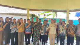 FOTO : Masyarakat Tumbang Panggo saat mengikuti kegiatan sosialisasi.