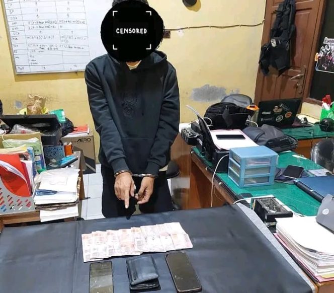 
					FOTO : Diduga Pelaku dan Barang Bukti saat diamankan oleh Polisi.