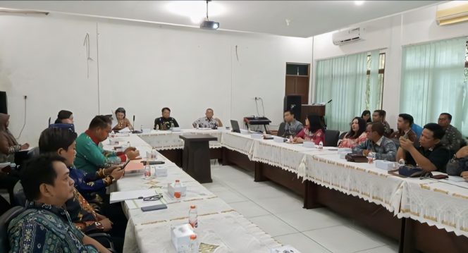 
					FOTO : Kegiatan rapat di Dinas Perkimtan Katingan.
