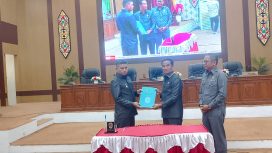 FOTO : Firdaus saat serahkan Laporan Pertanggungjawab LKPJ Bupati Katingan tahun anggaran 2025 ke DPRD Katingan