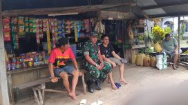 FOTO : Sertu Jusrani saat kegiatan Komsos. 