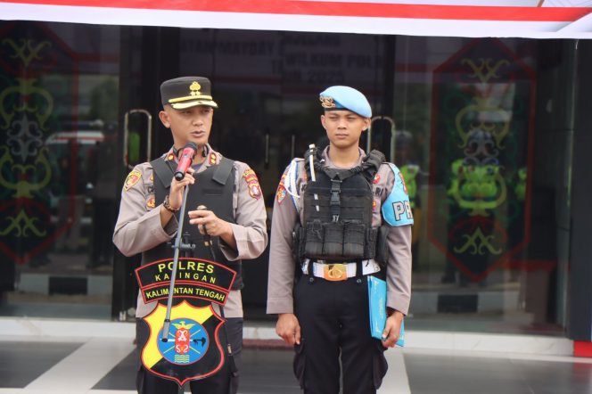 
					FOTO : Kapolres Katingan AKBP Chandra Ismawanto, saat Apel Gelar Pasukan dan Peralatan.