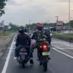 FOTO : Suasana saat bantu masyarakat