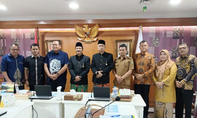 
					FOTO : Wabup Katingan Firdaus, saat pertemuan dengan Kemensos RI.