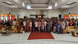 FOTO : Foto bersama DWP Katingan saat memperingari Hari Kartini
