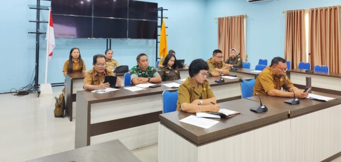 
					FOTO : Suasana saat mengikuti Rakor secara virtual, Media Center Diskominfostandi Katingan.