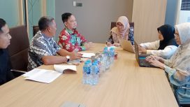 FOTO : Bupati Katingan Saiful, didampingi Kadis Kesehatan, saat kunjungan kerja ke Direktorat Jenderal Tenaga Kesehatan, Kementerian Kesehatan RI.