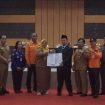 FOTO : Foto bersama usai kegiatan penanandatanganan kesepakatan antara Pemerintah Katingan Dan Kotawaringin Timur.