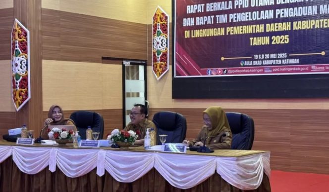 
					FOTO : Suasana foto bersama usai melaksanakan kegiatan.