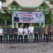 FOTO : Sekjen Kemensos RI Robben Rico foto bersama pihak Pemerintah Kabupaten Katingan usai berdiolog terkait sekolah rakyat, di lobby Hotel Katingan.