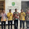 FOTO : Wabup Firdaus, didampingi Kepala Dinas, Anggota DPRD, dan Kepala Desa saat kunjungan kerja.
