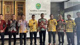FOTO : Wabup Firdaus, didampingi Kepala Dinas, Anggota DPRD, dan Kepala Desa saat kunjungan kerja.