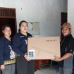 FOTO : Perangkat Desa saat menerima penyaluran perangkat Starlink