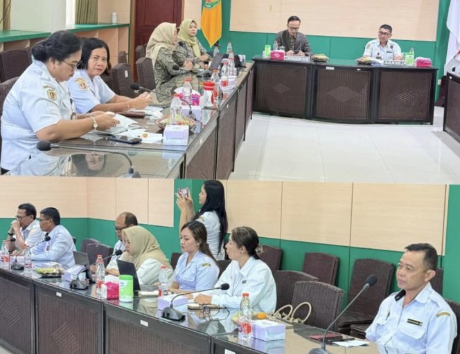 
					FOTO : Pj Sekda Katingan saat membukan kegiatan rapat Forum Komunikasi strategi peningkatan rekrutmen dan keaktifan peserta JKN.