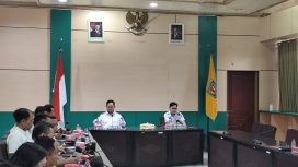 FOTO : Bupati Katingan Saiful, saat pimpin rapat.
