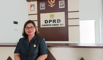 FOTO : Anggota DPRD Kabupaten Gunung Mas Lelie