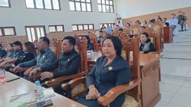 HADIRI : Ketua Komisi III DPRD Kabupaten Gumas Iceu Purnamasari (ujung kanan) ketika menghadiri rapat paripurna DPRD setempat, pekan lalu.