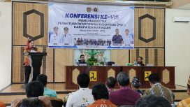 FOTO : Bupati Katingan Saiful, saat membuka kegiatan Konferensi Ke-VIII Ketua PWI Kabupaten Katingan, di aula Dinas PUPR Katingan.