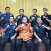 FOTO : Bupati Saiful, Pengurus PWI Kalteng dan PWI Katingan foto bersama usai silaturahmi.