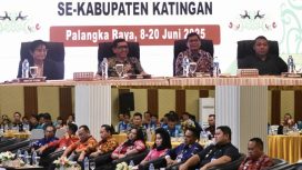 FOTO : Deddy Ferras, mewakili Bupati Saiful saat kegiatan pelatihan penyusunan RKPDes dan Pengelolaan Keuangan Desa.
