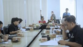 FOTO : Pj Sekda Katingan Deddy Ferras, saat pimpin rapat koordinasi, diruang rapat MPP Penyang Hinje Simpei.