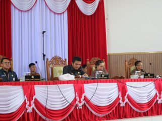 PARIPURNA : Ketua DPRD Kabupaten Gumas Binartha ketika memimpin rapat paripurna ke-9, Masa Persidangan III tahun Sidang 2025, Selasa, 1 Juli 2025.