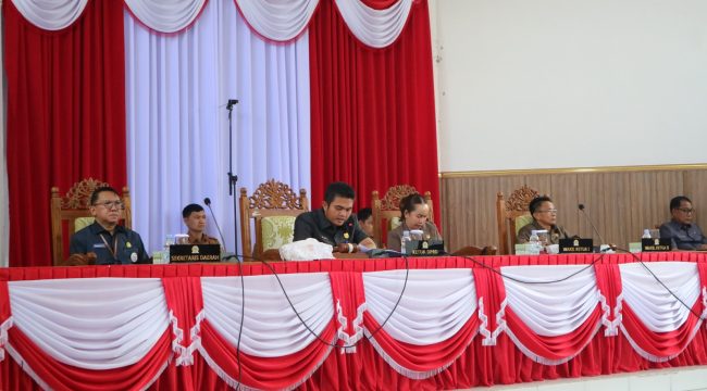 PARIPURNA : Ketua DPRD Kabupaten Gumas Binartha ketika memimpin rapat paripurna ke-9, Masa Persidangan III tahun Sidang 2025, Selasa, 1 Juli 2025.