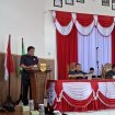 PANDANGAN UMUM : Juru Bicara Fraksi Partai Golkar DPRD Kabupaten Gumas Charles Frengki ketika menyampaikan pandangan umum atas penyampaian Pidato Pengantar Bupati terhadap Rancangan Akhir RPJMD tahun 2025-2029, di rapat paripurna ke-8 masa persidangan III tahun sidang 2025, Selasa, 1 Juli 2025