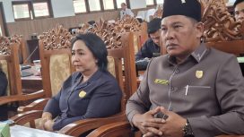 PARIPURNA : Anggota DPRD Kabupaten Gumas Endra (ujung kiri) ketika menghadiri rapat paripurna DPRD setempat, pekan lalu.
