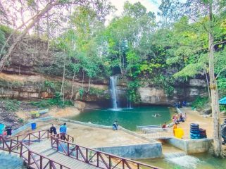 AIR TERJUN : Salah satu objek wisata andalan di Kabupaten Gumas yakni Air Terjun Batu Mahasur, yang terletak dekat Kota Kuala Kurun.