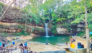 AIR TERJUN : Salah satu objek wisata andalan di Kabupaten Gumas yakni Air Terjun Batu Mahasur, yang terletak dekat Kota Kuala Kurun.