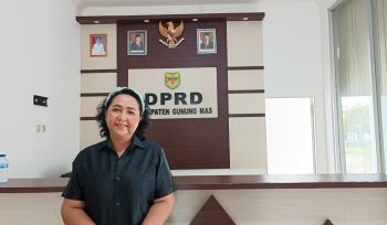 FOTO : Ketua Komisi III DPRD Kabupaten Gunung Mas Iceu Purnamasari