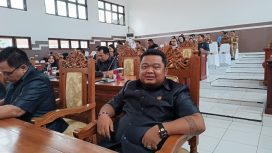 PARIPURNA : Anggota DPRD Kabupaten Gumas Tuah ketika menghadiri rapat paripurna DPRD setempat, belum lama ini.