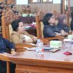 PARIPURNA : Ketua Komisi I DPRD Kabupaten Gumas Rusmila (dua dari kiri) ketika menghadiri rapat paripurna DPRD setempat, belum lama ini.