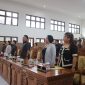 PARIPURNA : Anggota DPRD Kabupaten Gumas Iceu Purnamasari (dua dari kanan) menghadiri rapat paripurna DPRD setempat, pekan lalu.