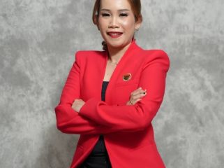 FOTO : Wakil Ketua I DPRD Kabupaten Gunung Mas Nomi Aprilia