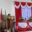 SAMPAIKAN : Juru Bicara Fraksi PDIP DPRD Kabupaten Gumas Rusmila ketika menyampaikan pandangan umum fraksinya, Selasa, 1 Juli 2025