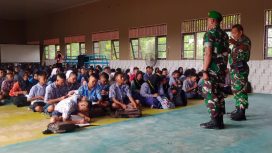 FOTO : Koramil 1019-03/Katingan saat memberikan pelatihan PBB kepada siswa baru SMK Negeri 1 Kasongan.