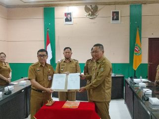 FOTO : Suasana serah terima jabatan dari Pj ke Plh Sekda Katingan, disaksikan Bupati dan Wakil Bupati Katingan.
